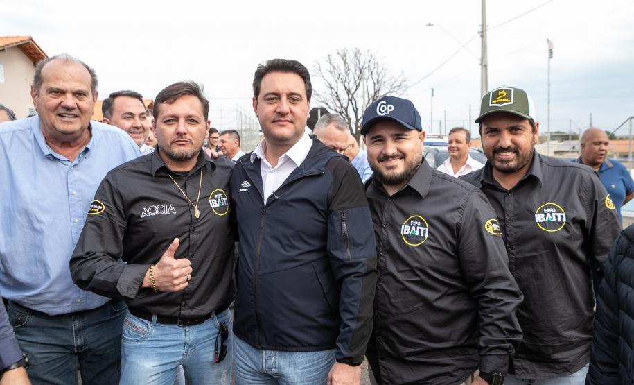 Ratinho Junior inaugura conjunto residencial com 51 casas em Guapirama