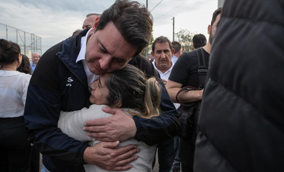 Ratinho Junior inaugura conjunto residencial com 51 casas em Guapirama