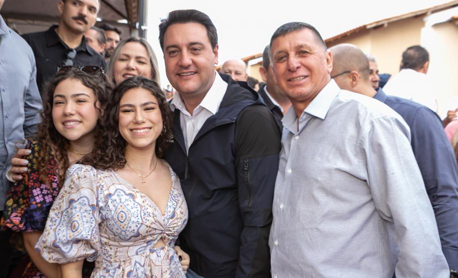 Ratinho Junior inaugura conjunto residencial com 51 casas em Guapirama