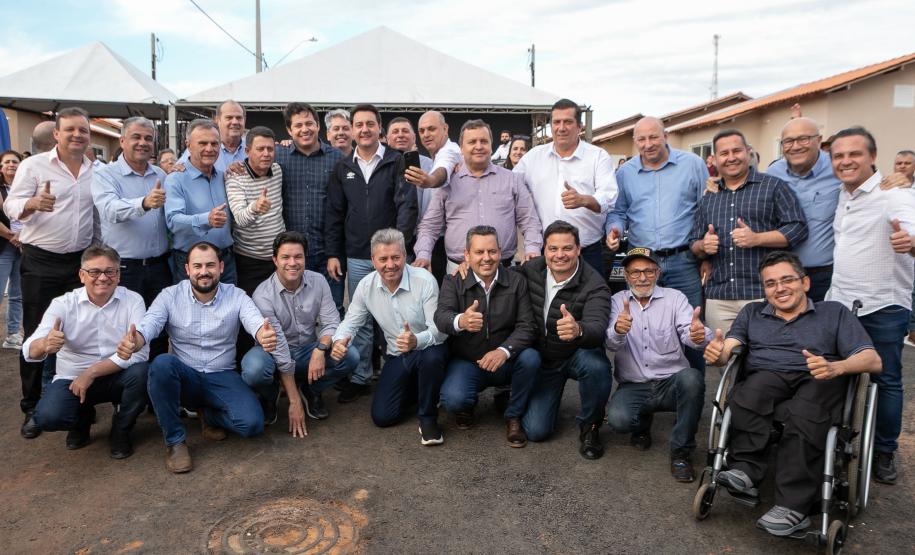 Ratinho Junior inaugura conjunto residencial com 51 casas em Guapirama