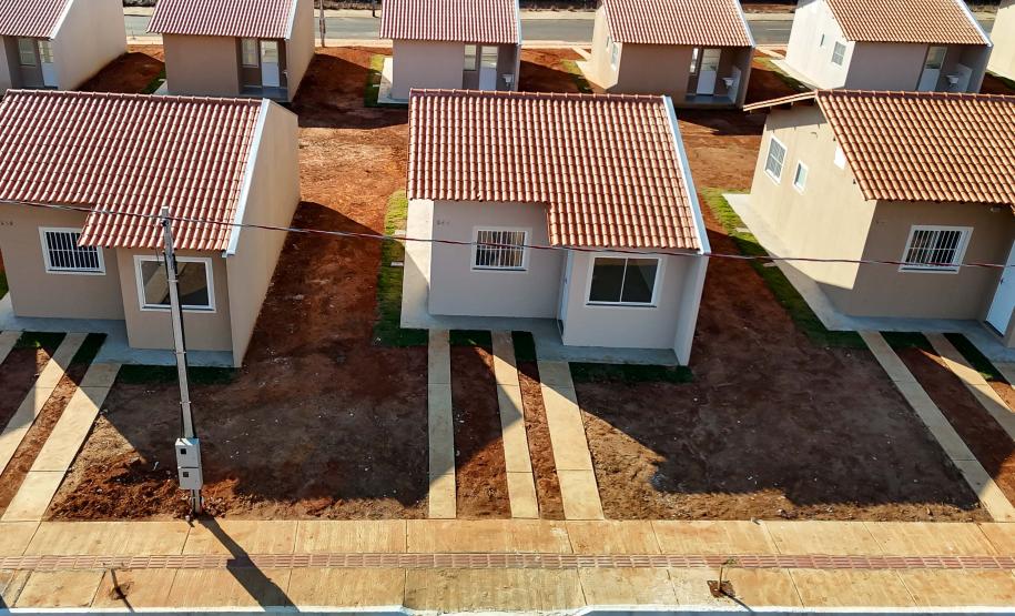 Ratinho Junior inaugura conjunto residencial com 51 casas em Guapirama