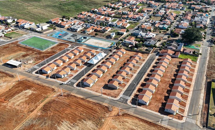 Ratinho Junior inaugura conjunto residencial com 51 casas em Guapirama