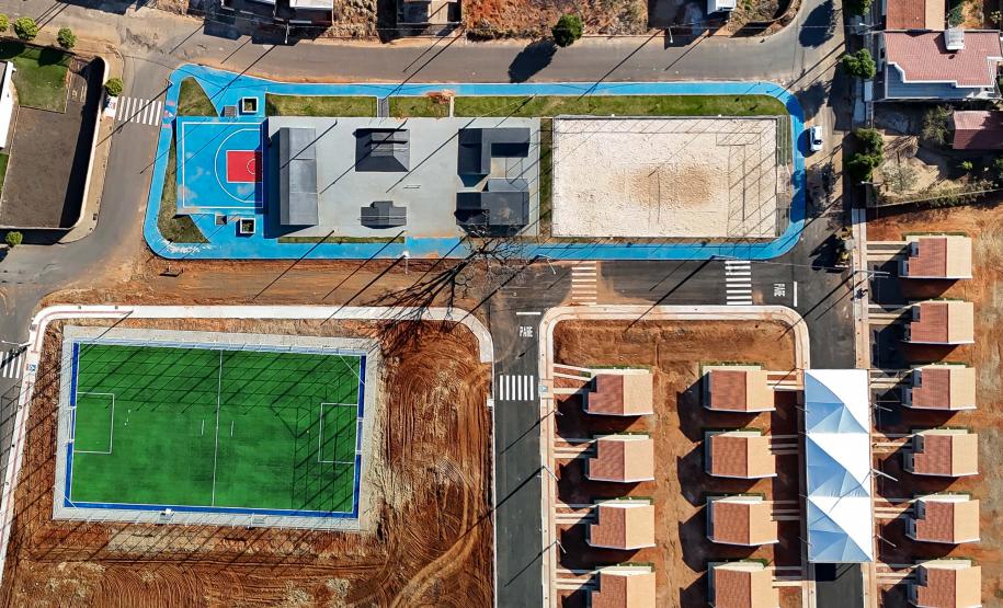 Ratinho Junior inaugura conjunto residencial com 51 casas em Guapirama