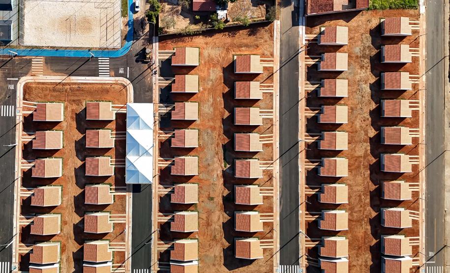 Ratinho Junior inaugura conjunto residencial com 51 casas em Guapirama