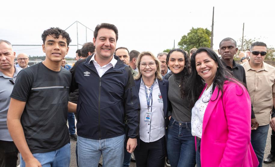 Ratinho Junior inaugura conjunto residencial com 51 casas em Guapirama