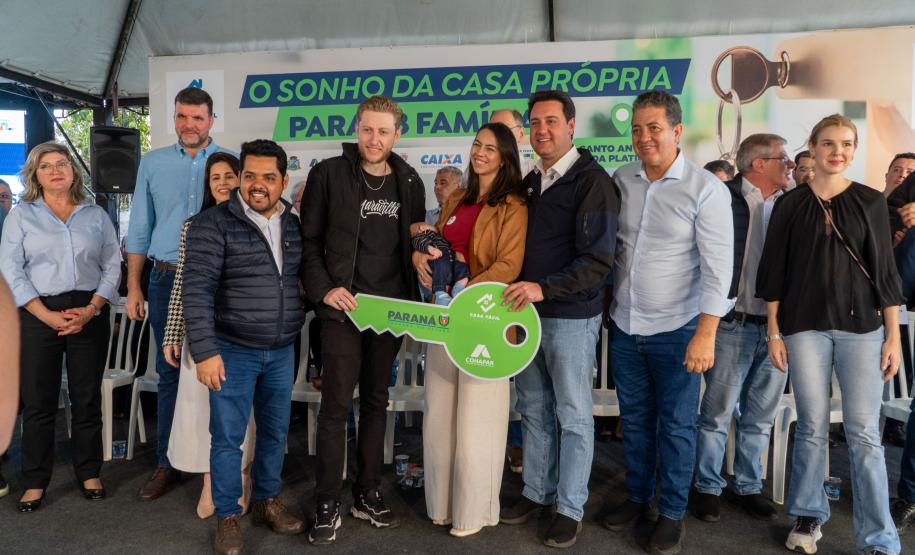 Governador entrega condomínio com 88 apartamentos em Santo Antônio da Platina