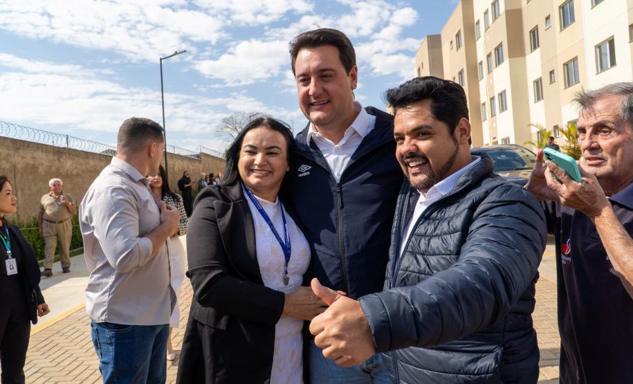 Governador entrega condomínio com 88 apartamentos em Santo Antônio da Platina