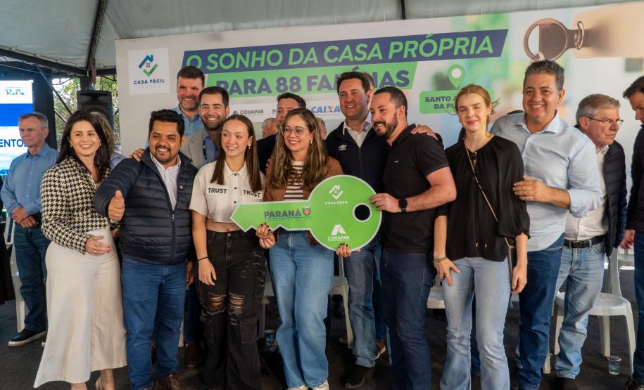 Governador entrega condomínio com 88 apartamentos em Santo Antônio da Platina