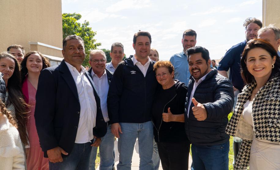 Governador entrega condomínio com 88 apartamentos em Santo Antônio da Platina