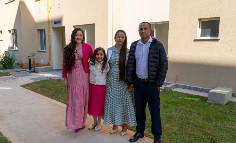 Governador entrega condomínio com 88 apartamentos em Santo Antônio da Platina