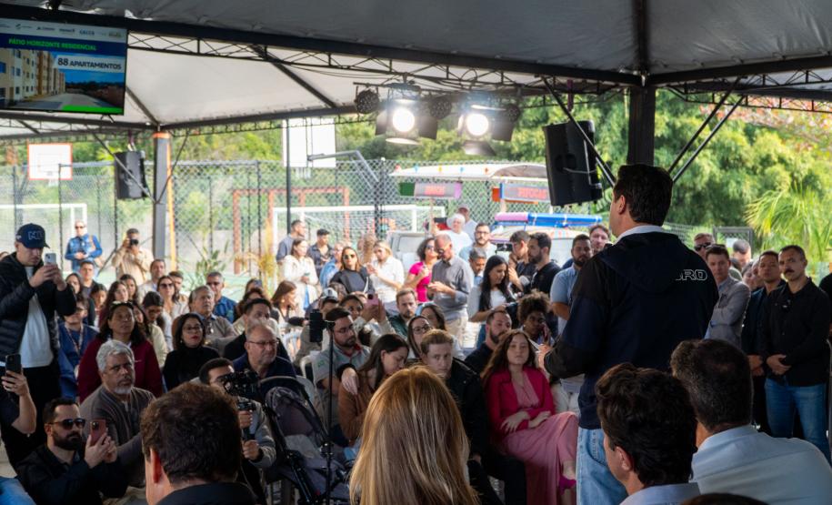 Governador entrega condomínio com 88 apartamentos em Santo Antônio da Platina
