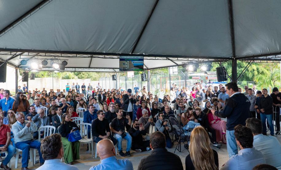 Governador entrega condomínio com 88 apartamentos em Santo Antônio da Platina