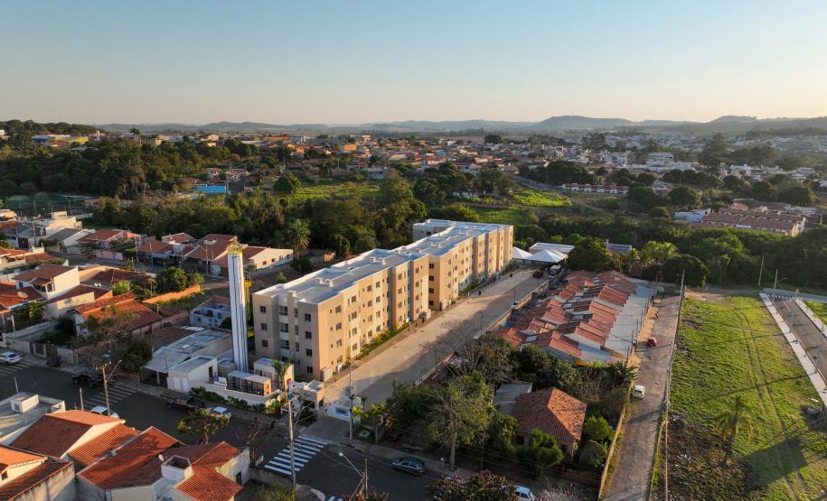 Governador entrega condomínio com 88 apartamentos em Santo Antônio da Platina