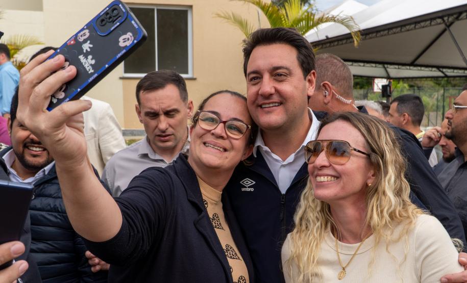 Governador entrega condomínio com 88 apartamentos em Santo Antônio da Platina