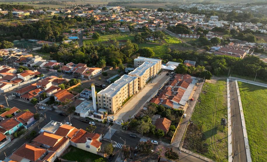 Governador entrega condomínio com 88 apartamentos em Santo Antônio da Platina