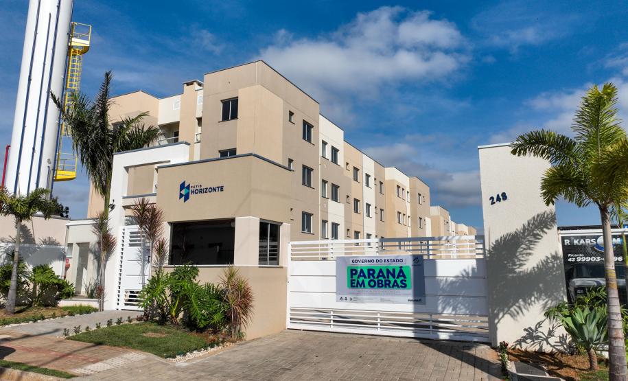 Governador entrega condomínio com 88 apartamentos em Santo Antônio da Platina