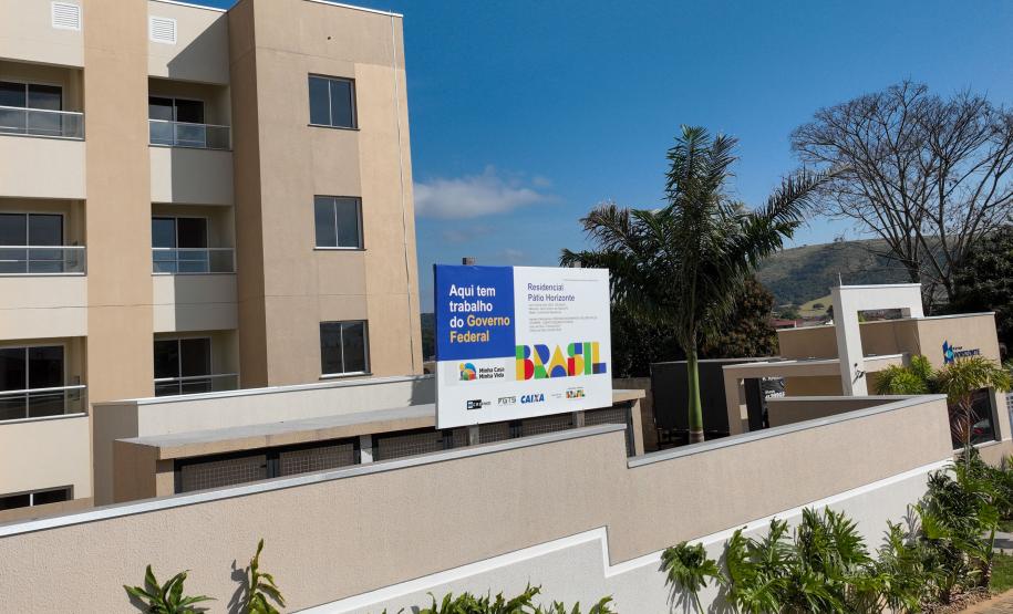 Governador entrega condomínio com 88 apartamentos em Santo Antônio da Platina