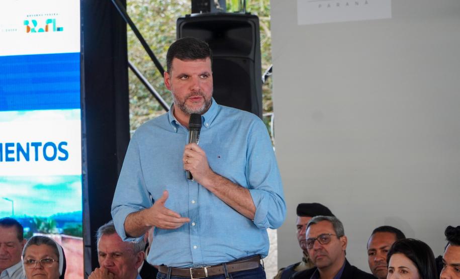 Governador entrega condomínio com 88 apartamentos em Santo Antônio da Platina