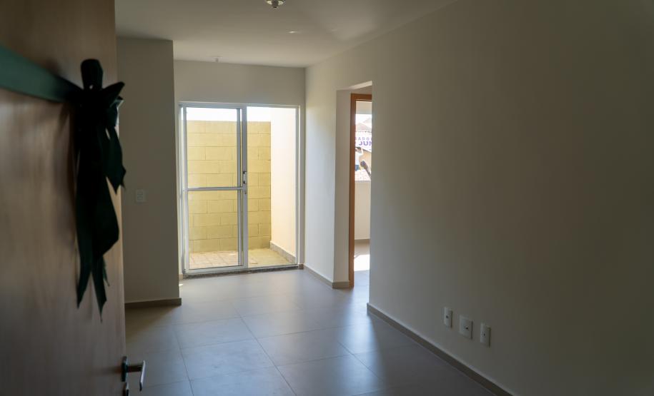 Governador entrega condomínio com 88 apartamentos em Santo Antônio da Platina