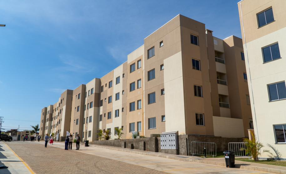 Governador entrega condomínio com 88 apartamentos em Santo Antônio da Platina