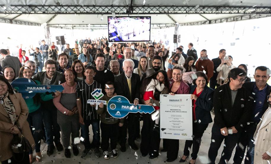 Estado entrega residencial com 128 apartamentos para atender famílias de Londrina