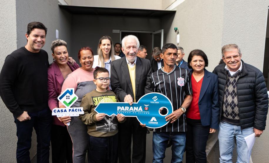 Estado entrega residencial com 128 apartamentos para atender famílias de Londrina