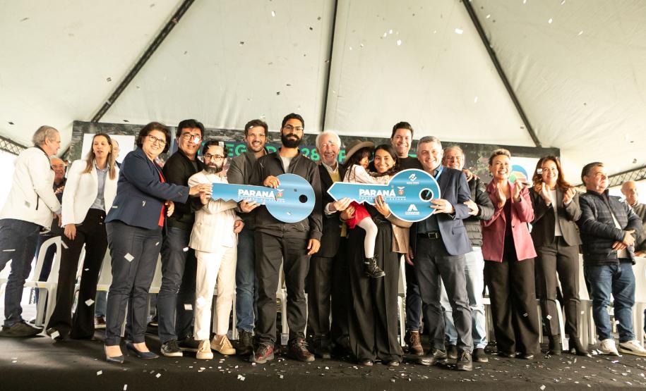 Estado entrega residencial com 128 apartamentos para atender famílias de Londrina