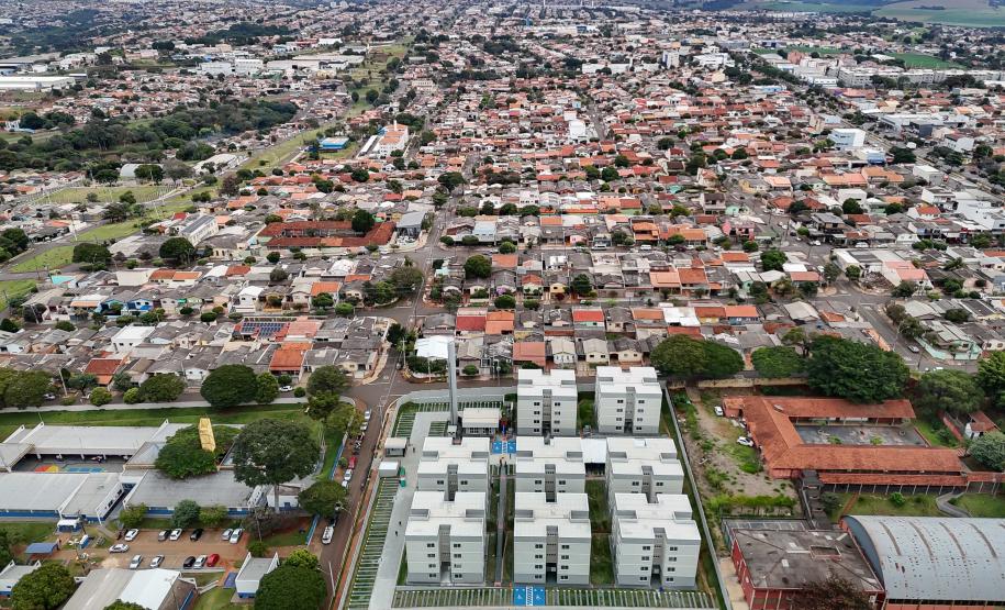 Estado entrega residencial com 128 apartamentos para atender famílias de Londrina