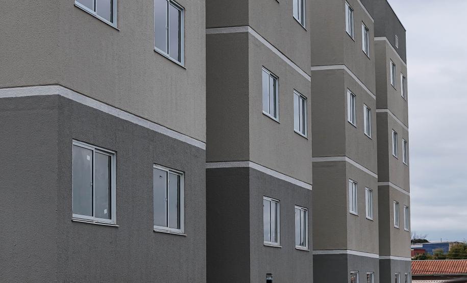 Estado entrega residencial com 128 apartamentos para atender famílias de Londrina