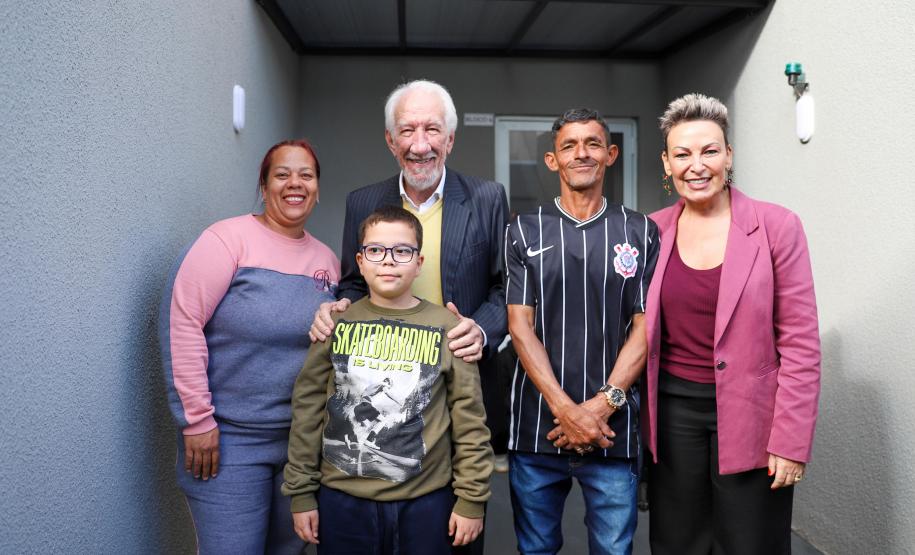 Estado entrega residencial com 128 apartamentos para atender famílias de Londrina