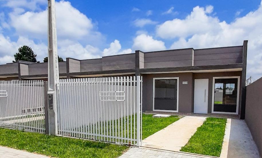 67 famílias de Fazenda Rio Grande conquistam a casa própria com apoio do Estado