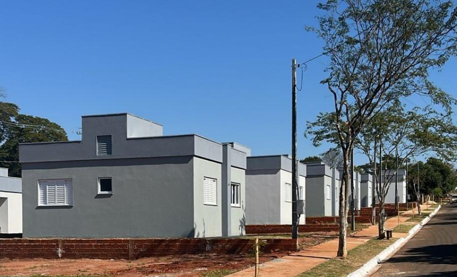 Em Nova Londrina, 14 famílias realizam o sonho da moradia própria com o programa Casa Fácil