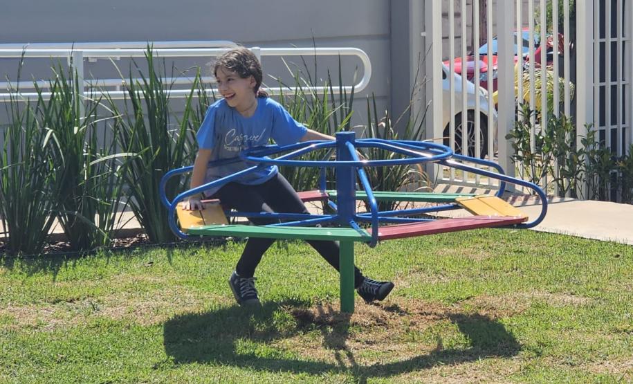 Casa Fácil Paraná: com apoio do Estado, 200 famílias de Cascavel recebem as chaves da moradia própria