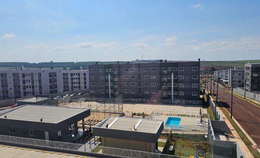 Casa Fácil Paraná: com apoio do Estado, 200 famílias de Cascavel recebem as chaves da moradia própria