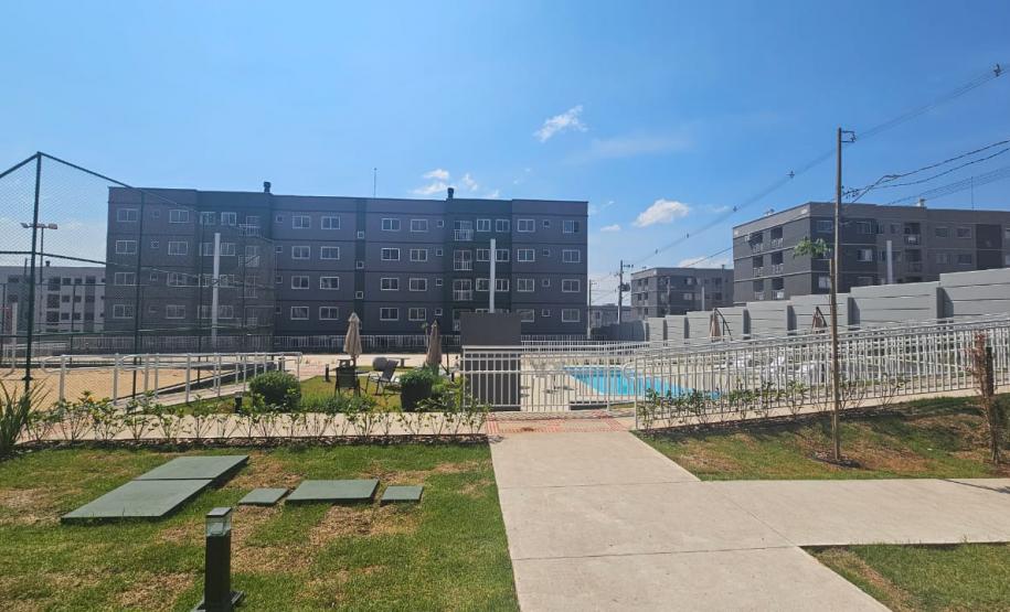 Casa Fácil Paraná: com apoio do Estado, 200 famílias de Cascavel recebem as chaves da moradia própria