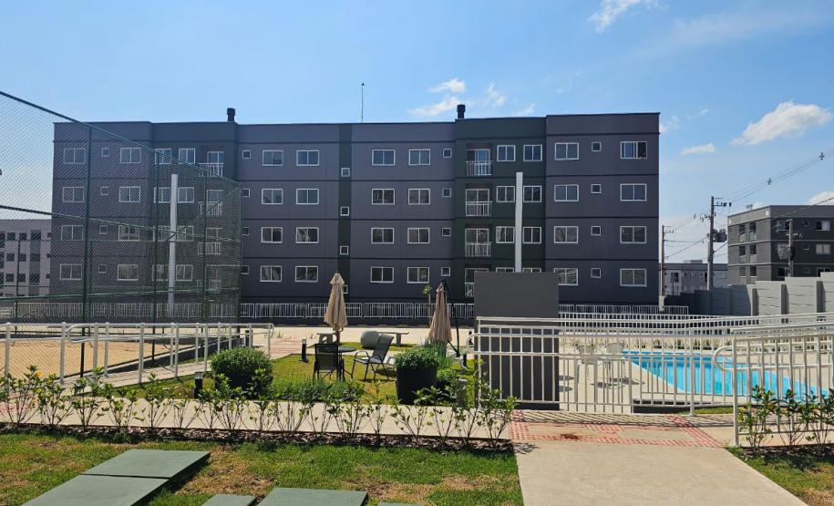 Casa Fácil Paraná: com apoio do Estado, 200 famílias de Cascavel recebem as chaves da moradia própria