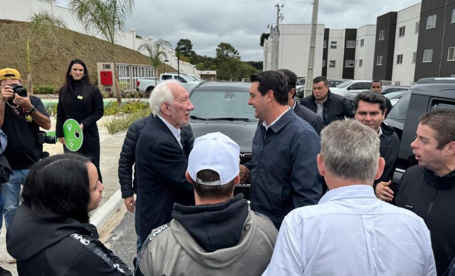 Governador inaugura condomínio clube com 864 apartamentos em Almirante Tamandaré