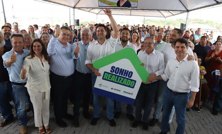 Ratinho Junior inaugura Condomínio do Idoso de Campo Mourão com 40 casas