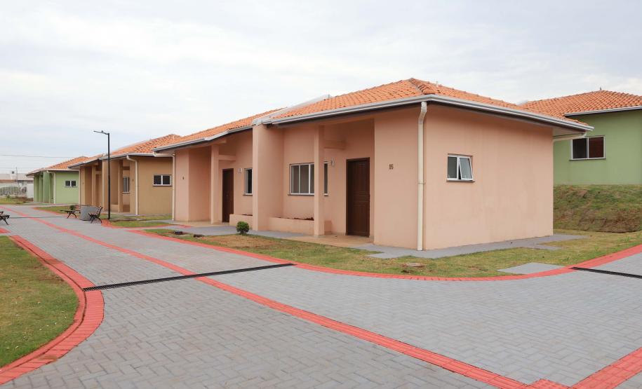 Ratinho Junior inaugura Condomínio do Idoso de Campo Mourão com 40 casas