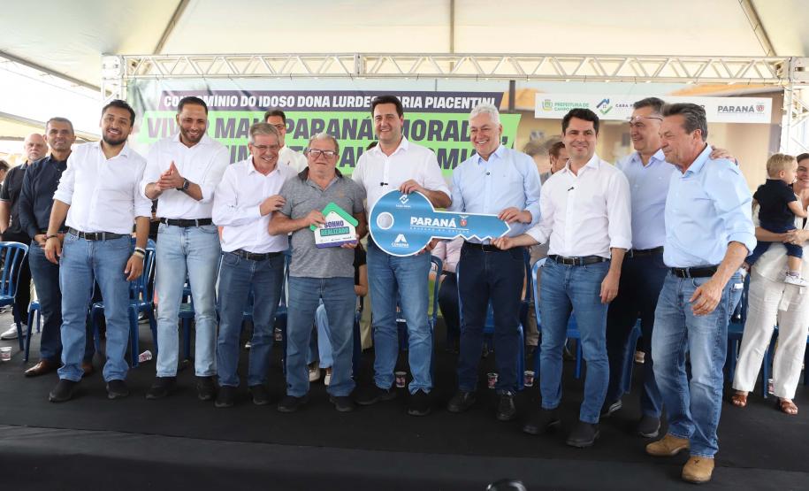 Ratinho Junior inaugura Condomínio do Idoso de Campo Mourão com 40 casas