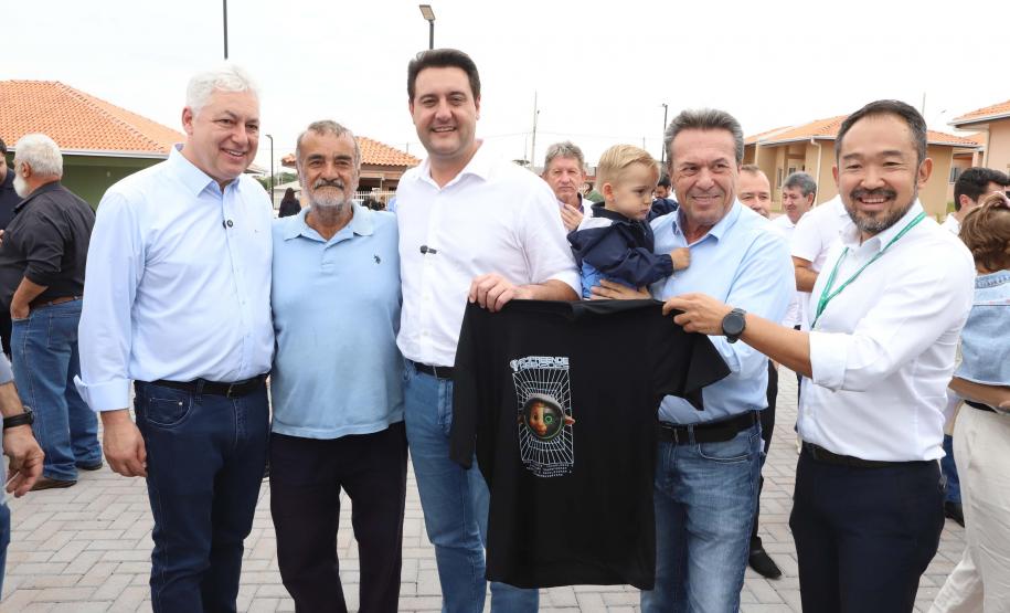 Ratinho Junior inaugura Condomínio do Idoso de Campo Mourão com 40 casas