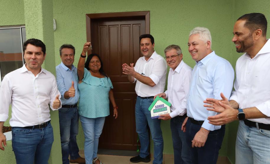 Ratinho Junior inaugura Condomínio do Idoso de Campo Mourão com 40 casas