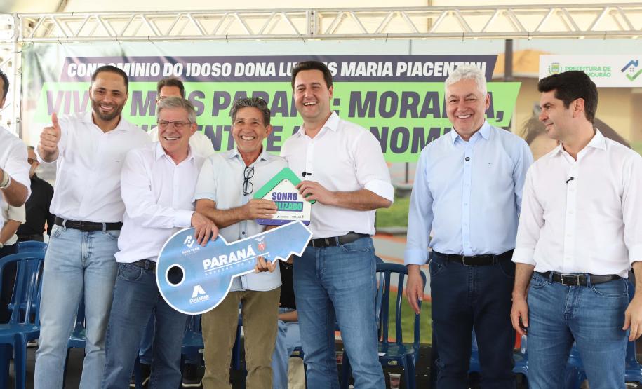 Ratinho Junior inaugura Condomínio do Idoso de Campo Mourão com 40 casas