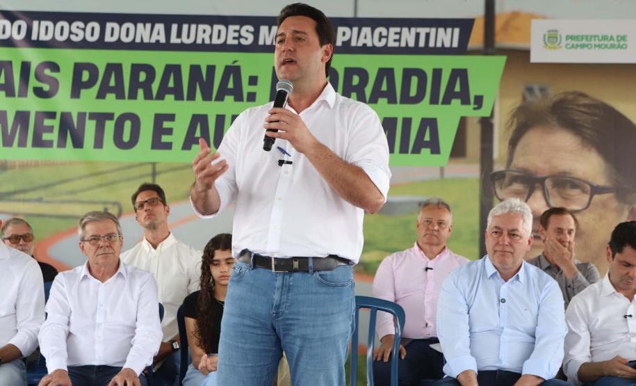 Ratinho Junior inaugura Condomínio do Idoso de Campo Mourão com 40 casas