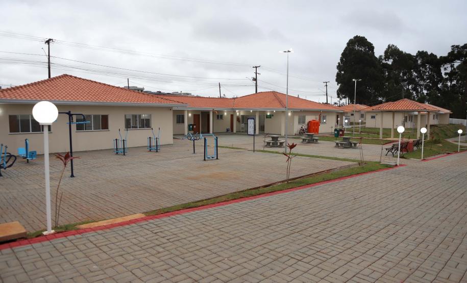 Governador entrega Condomínio do Idoso com 40 unidades e piscina térmica em Ponta Grossa