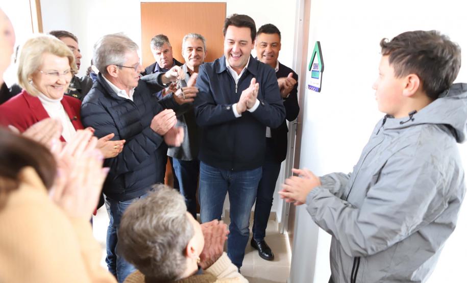 Governador entrega Condomínio do Idoso com 40 unidades e piscina térmica em Ponta Grossa