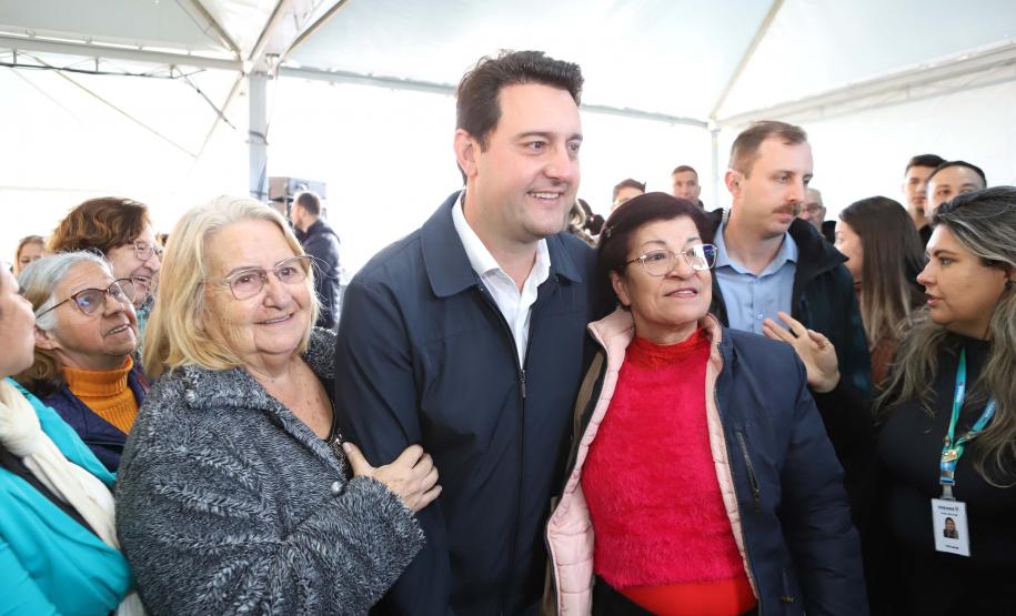 Governador entrega Condomínio do Idoso com 40 unidades e piscina térmica em Ponta Grossa