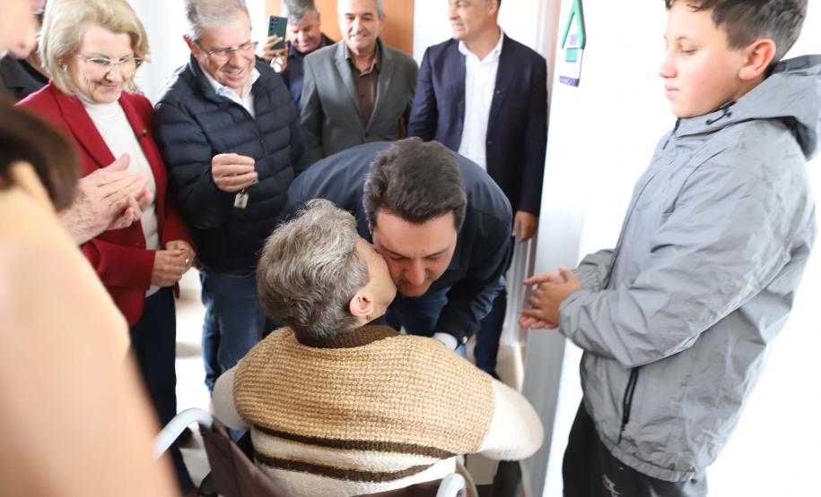 Governador entrega Condomínio do Idoso com 40 unidades e piscina térmica em Ponta Grossa