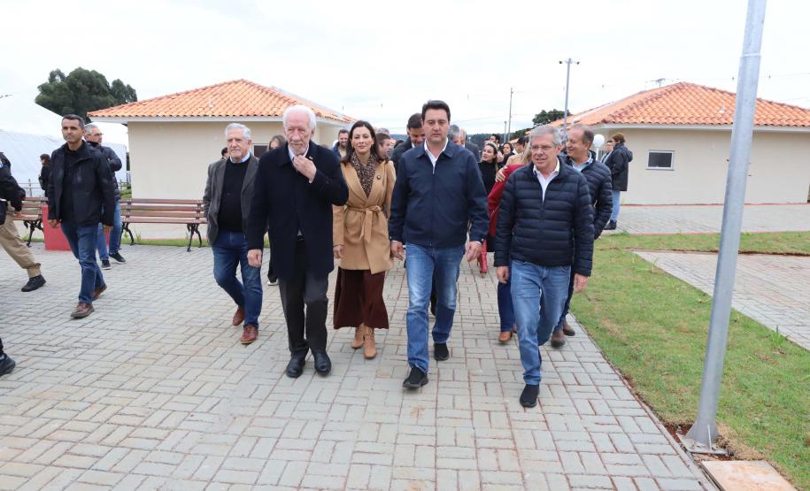 Governador entrega Condomínio do Idoso com 40 unidades e piscina térmica em Ponta Grossa