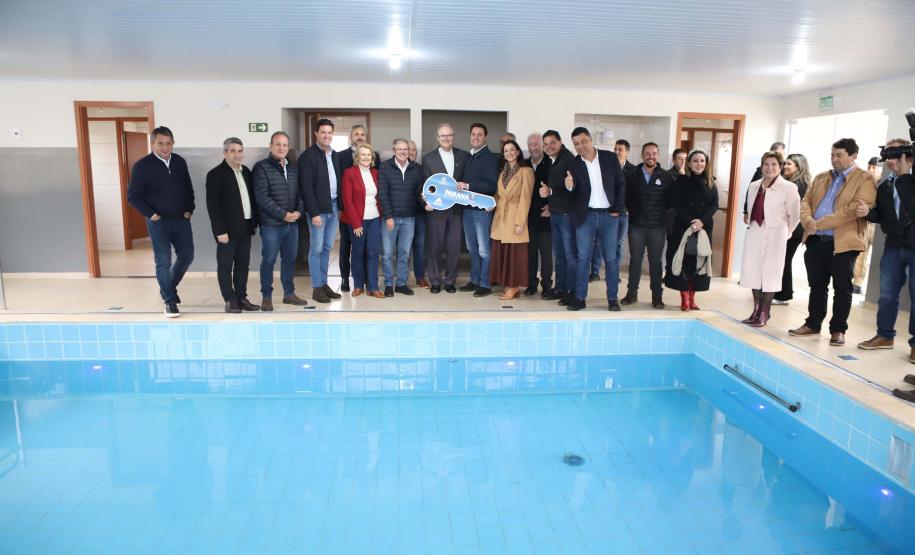 Governador entrega Condomínio do Idoso com 40 unidades e piscina térmica em Ponta Grossa